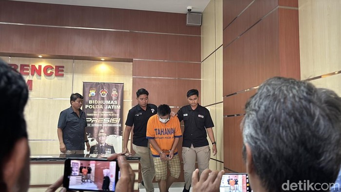 Ayah pemerkosa 2 anak kandungnya di Surabaya