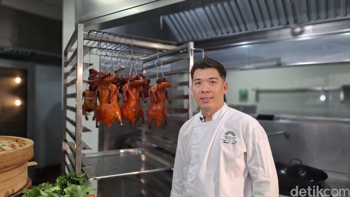 Chef Hing Spesialis Hidangan Kanton di The Trans Luxury Hotel Bandung