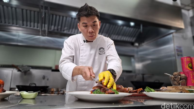 Chef Hing Spesialis Hidangan Kanton di The Trans Luxury Hotel Bandung