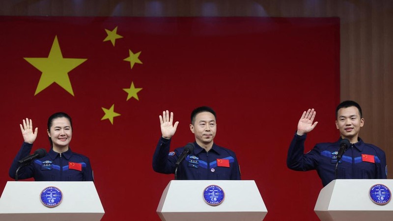 Astronauts Cai Xuzhe, Song Lingdong and Wang Haoze attend a press conference before the Shenzhou-19 spaceflight mission to China's Tiangong space station, at Jiuquan Satellite Launch Center, near Jiuquan, Gansu province, China October 29, 2024. REUTERS/Florence Lo