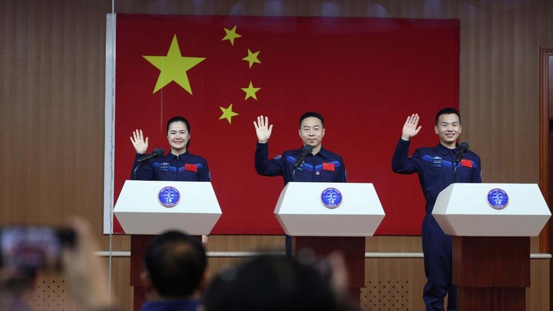 Astronauts Cai Xuzhe, Song Lingdong and Wang Haoze attend a press conference before the Shenzhou-19 spaceflight mission to China's Tiangong space station, at Jiuquan Satellite Launch Center, near Jiuquan, Gansu province, China October 29, 2024. REUTERS/Florence Lo