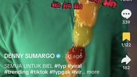 Tentu saja Denny Sumargo mencoba jajanan tanghulu yang viral di Korea. Menurutnya rasanya enak tetapi memang tekstur lapisan gulanya renyah. Foto: TikTok @dennysumargoreal