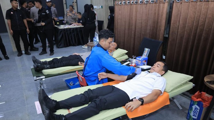 Donor darah dalam rangka Hari Jadi Humas Polri ke-73.