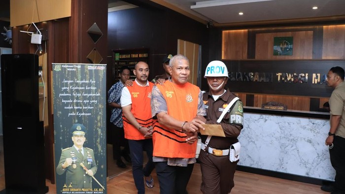 Dua pejabat Dinas PUPR Maluku ditetapkan sebagai tersangka korupsi proyek talut.