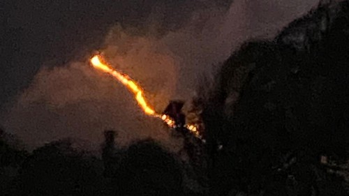 Hutan lereng Gunung Agung, Karangasem, Bali, kembali terbakar, Selasa (29/10/2024) malam. (Istimewa)