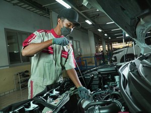 Kapan Oli Mesin Mobil Hybrid Harus Diganti?