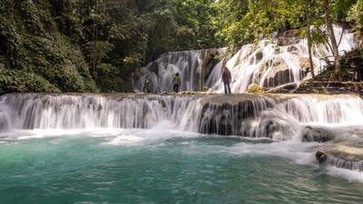 Indahnya Air Terjun Piala di Kabupaten Banggai