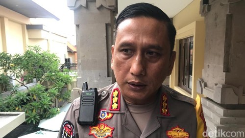 Kabid Humas Polda Bali Kombes Jansen Avitus Panjaitan saat diwawancarai di kantornya, Selasa (28/10/2024).