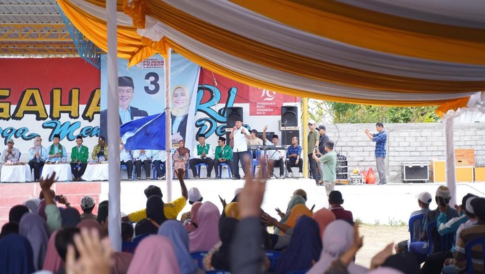 Kampanye Calon Gubernur NTB Lalu Muhamad Iqbal di Kecamatan Pekat, Kabupaten Dompu pada Selasa (29/10/2024). (Istimewa/Tim Pemenangan Iqbal-Dinda)