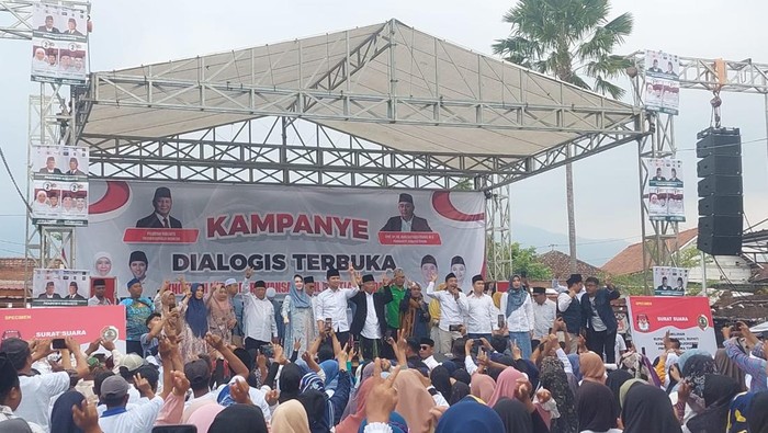 Kampanye paslon nomor urut 2 Khofifah Indar Parawansa - Emil Elestianto Dardak di Pacet, Kabupaten Mojokerto
