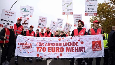 Karyawan Mercedes Jerman Demo Tuntut Kenaikan Upah