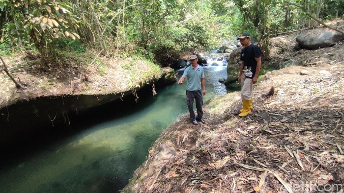 Keindahan Leuwi Nanggung di Ciamis yang masih alami.