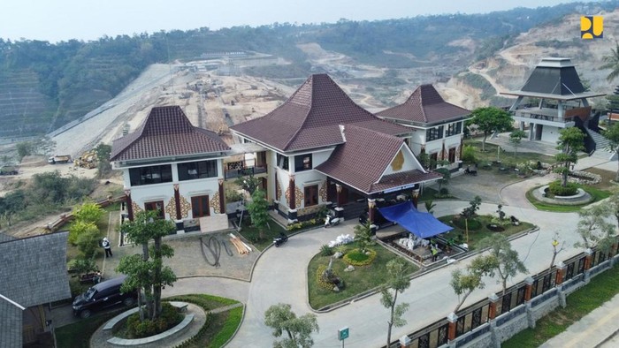 Kementerian Pekerjaan Umum (PU) menargetkan Bendungan Jlantah dapat diresmikan pada bulan Januari 2025 mendatang.