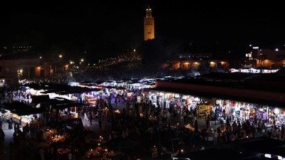 Keseruan Berwisata Malam di Alun-alun Jemaa el-Fnaa Maroko