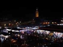 Keseruan Berwisata Malam di Alun-alun Jemaa el-Fnaa Maroko