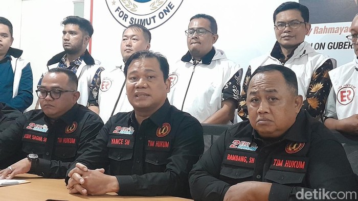 Ketua Tim Hukum Edy-Hasan saat konfrensi pers di Medan. (Nizar Aldi/detikSumut)
