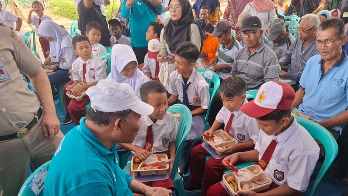 KKP Uji Coba Makan Bergizi Gratis di Pulau Untung Jawa.