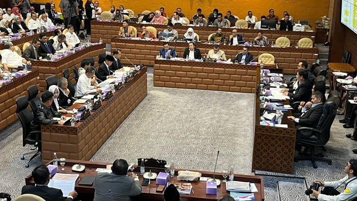 Komisi V DPR menggelar rapat bersama mitra kerja kementerian dan lembaga, Selasa (29/10/2024). Rapat itu merupakan rapat perdana Komisi V DPR pada periode 2024-2029.