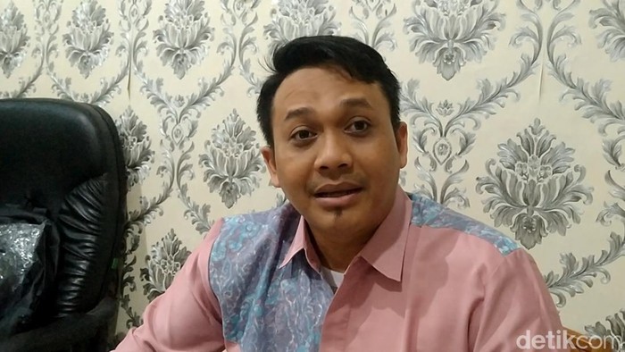 Komisioner KPU Kabupaten Pekalongan, Divisi Hukum dan Pengawasan, Fatkhuddin, saat ditemui di KPU Kabupaten Pekalongan, Selasa (29/10).