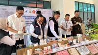Ada sekitar 152 ribu produk kosmetik ilegal yang disita BPOM dari gudang suplier di Jakarta Barat. (Foto: Nafilah Sri Sagita/ detikHealth)