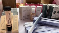 Beberapa kosmetik yang disita seperti Lamiela blush, lameila lipstick, dan eye shadow merek tersebut. (Foto: Nafilah Sri Sagita/ detikHealth)