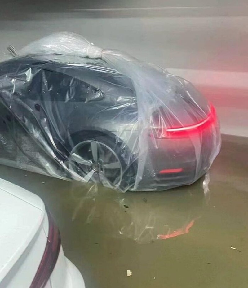Pasti kamu pernah dengar bahwa setiap masalah ada jalan keluarnya. Walaupun solusinya sedikit aneh... gapapa, deh!