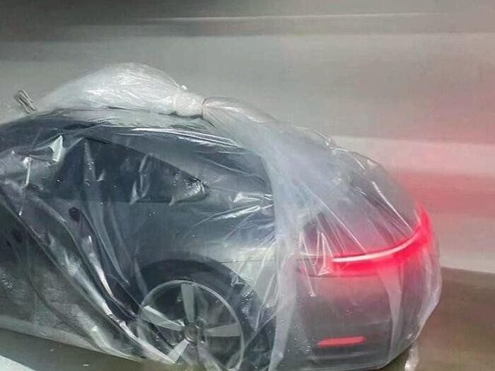Kumpulan Solusi Absurd dari Berbagai Masalah, Kok Kepikiran Pasti kamu pernah dengar bahwa setiap masalah ada jalan keluarnya. Walaupun solusinya sedikit aneh... gapapa, deh!