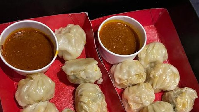 Makan Pangsit Kaki Lima, 21 Orang Berujung Keracunan sampai Ada yang Tewas