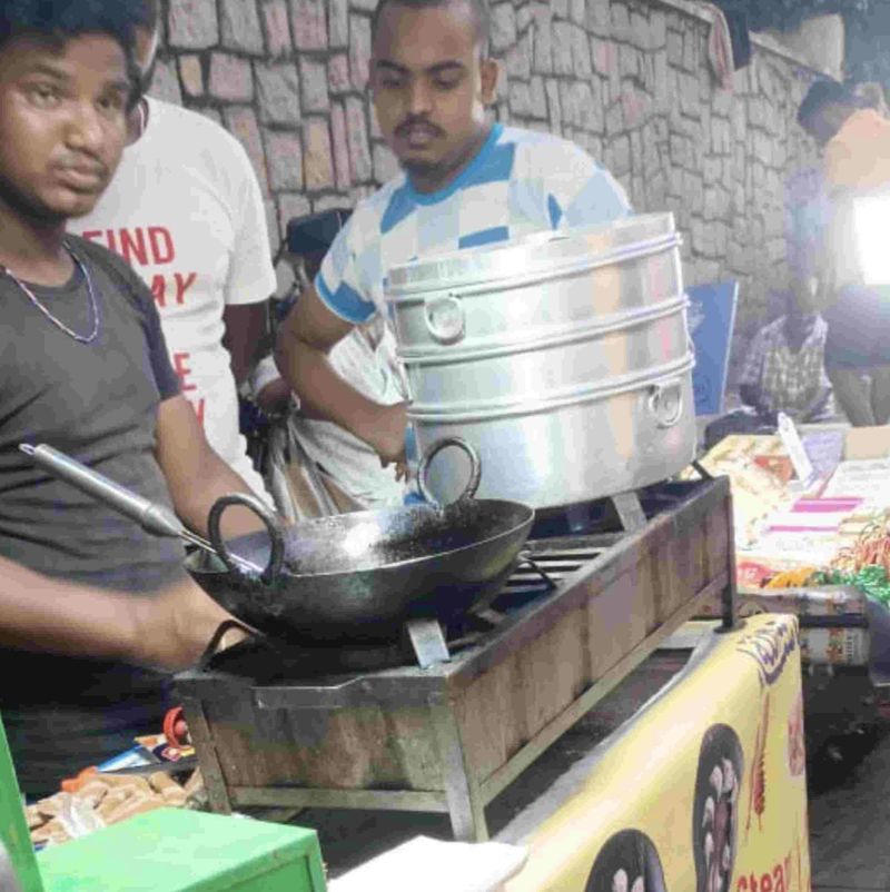 Makan Pangsit Kaki Lima, 21 Orang Berujung Keracunan sampai Ada yang Tewas