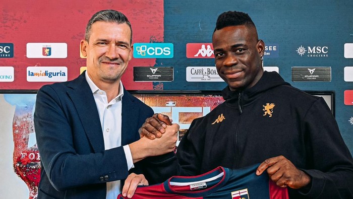 Mario Balotelli resmi direkrut Genoa