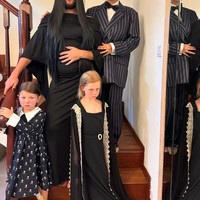 Cosplay menjadi Gomez di The Addams Family, Marissa tampil mengenakan setelan jas garis-garis lengkap dengan dasi kupu-kupu dan kumis palsu. Rambutnya tampak diikat ke belakang. Foto: Instagram/@marissaln