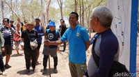 Salah satu tempat pengamatan komodo berada di Loh Liang yang terletak di Pulau Komodo. Ranger dari taman nasional akan mendampingi wisatawan untuk melihat komodo sekaligus memberikan rambu-rambu yang wajib dilakukan saat dekat komodo.   