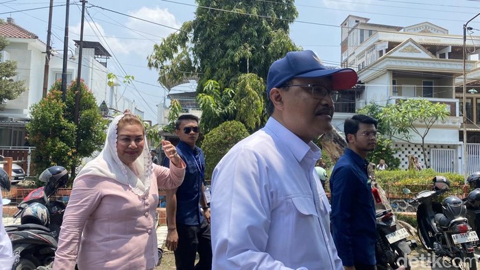 Menteri Sosial Saifullah Yusuf melakukan kunjungan di Kelurahan Bulu Lor, Kecamatan Semarang Utara, Kota Semarang, Selasa (29/10/2024).