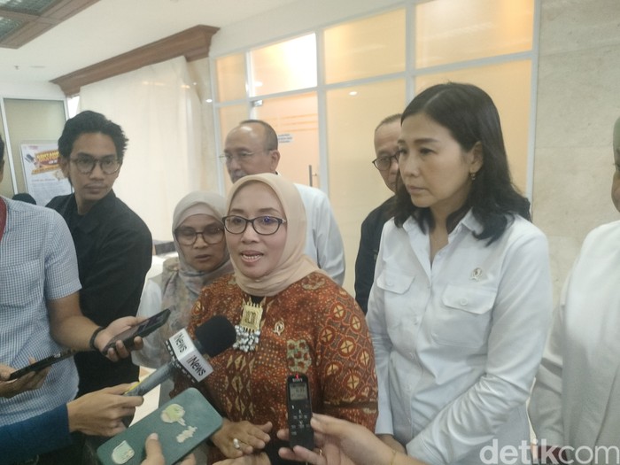 Menteri Pemberdayaan Perempuan dan Perlindungan Anak (PPPA), Arifatul Choiri Fauzi, merespons soal penyanderaan bocah di Pospol Pejaten. (Dwi Rahmawati/detikcom)