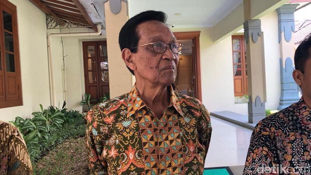 Gubernur DIY Sri Sultan Hamengku Buwono X di Kompleks Kepatihan, Selasa (29/10/2024).