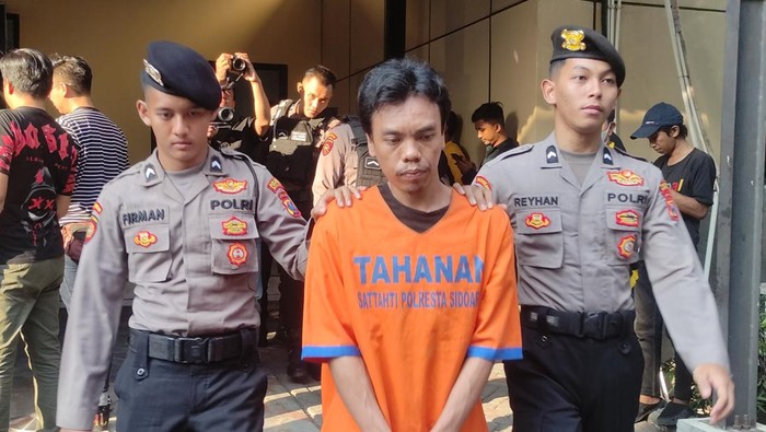 MM (31), pria Sidoarjo pembawa golok dan samurai saat konvoi