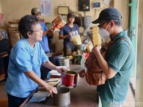 Nikmatnya Kopi Bis Kota Legendaris di Jatinegara