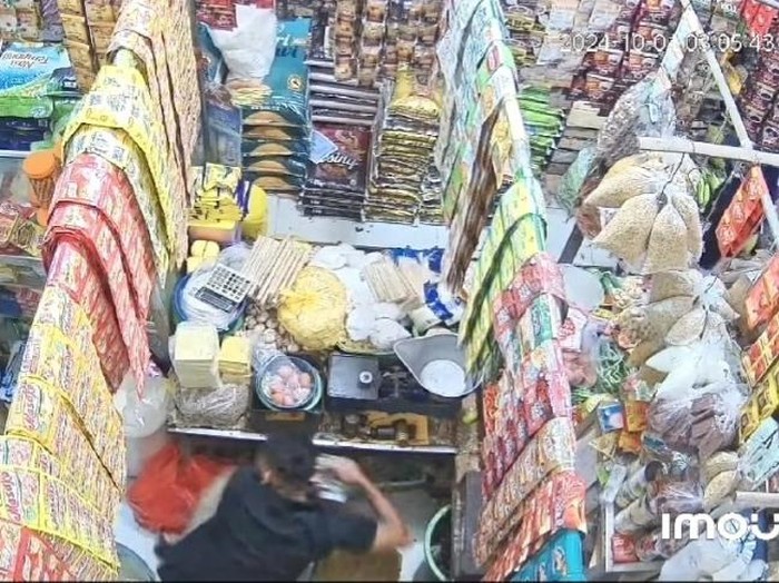 pencuri uang spesialis dalam laci gentayangan di banyuwangi