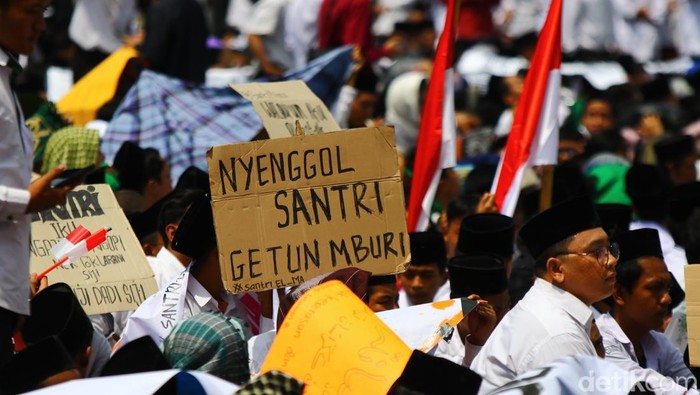 Para santri menggelar istigasah di Markas Kepolisian Daerah (Mapolda) Daerah Istimewa Yogyakarta (DIY), Selasa (29/10/2024).
