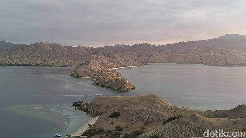 Pesona Gili Lawa di Taman Nasional Komodo, NTT.
