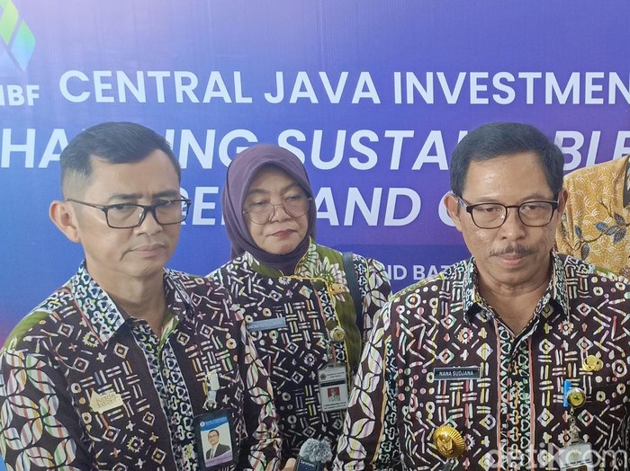 Pj Gubernur Jateng, Nana Sudjana (kanan) dan Kepala BI Perwakilan Jateng, Rahmat Dwisaputra (kiri) di acara Central Java Investment Business Forum 2024 di Kawasan Industri Terpadu Batang, Selasa (29/10/2024).