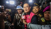 Qohar mengatakan impor itu dilakukan saat Indonesia surplus gula. Dia mengatakan, impor gula harusnya dilakukan BUMN, namun Tom Lembong mengizinkan PT AP melakukan impor. 