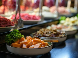Sarapan di Hotel Jam Berapa? Ini Waktu, Menu, dan Ketentuan Biayanya