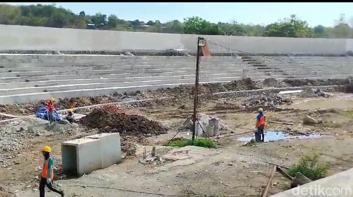 Progres renovasi Stadion BJ Habibie di Kota Parepare.
