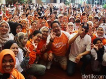 Rano Karno Senam Bareng Emak-emak di Pondok Labu