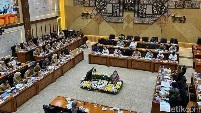 Rapat Komisi IX DPR dengan BPOM