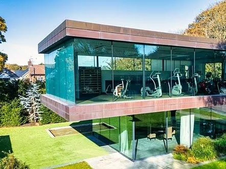 Penampakan Rumah Pelatih yang Dijual Liverpool, Ada Bioskop-Kamar Serba Pink