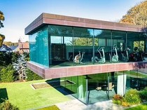 Penampakan Rumah Pelatih yang Dijual Liverpool, Ada Bioskop-Kamar Serba Pink