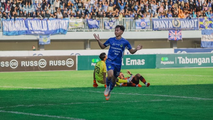 Selebrasi pemain U-21 PSIM Jogja, Arlyansyah usai mencetak gol ke gawang Persekat Tegal, Minggu (27/10/2024).