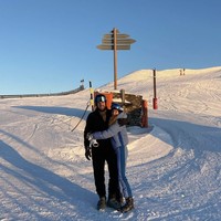 Hubungan asmara ibu satu anak itu mulai tercium ke publik pada November 2023 ketika keduanya tertangkap kamera paparazzi berciuman di Paris. Foto: dok. Instagram @sophiet